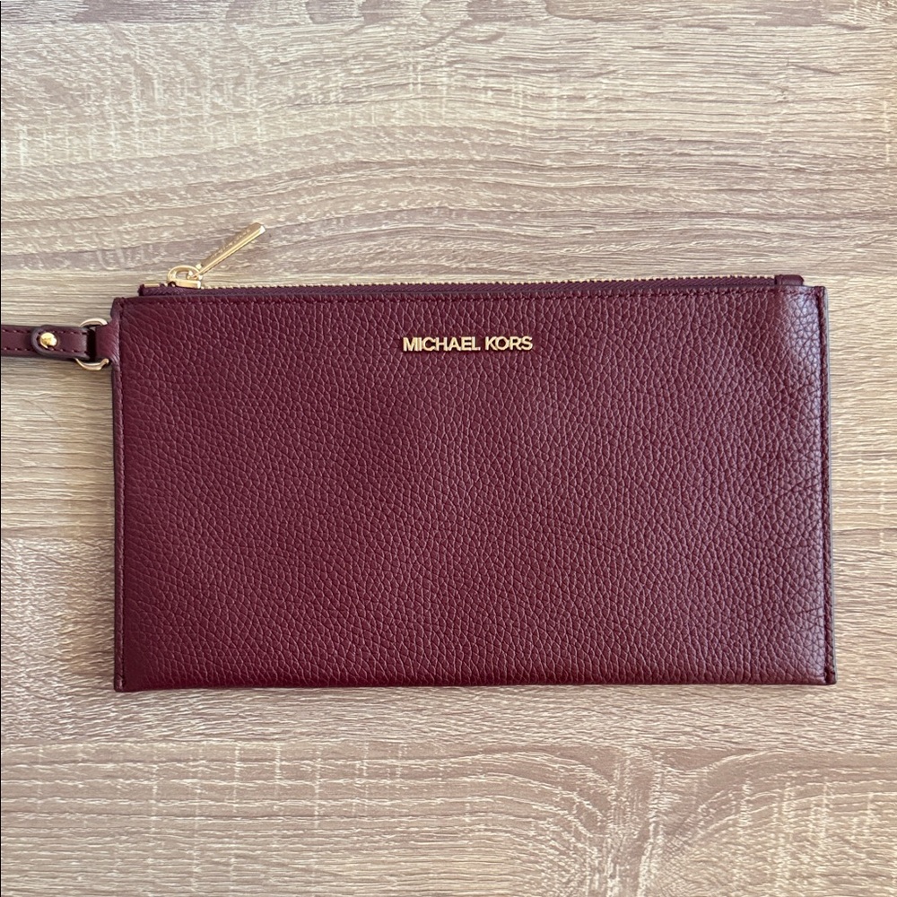 Michael Kors Jet Set Travel Lg TZ Wristlet Leather Deep Red Clutch